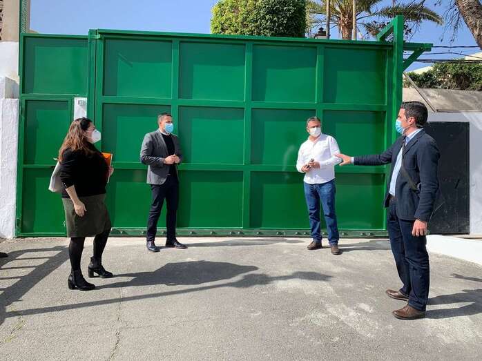 El alcalde de la ciudad, Héctor Suárez, y el concejal responsable del área, Juan Francisco Artiles, visitaron el centro para conocer el avance de los trabajos/TA.